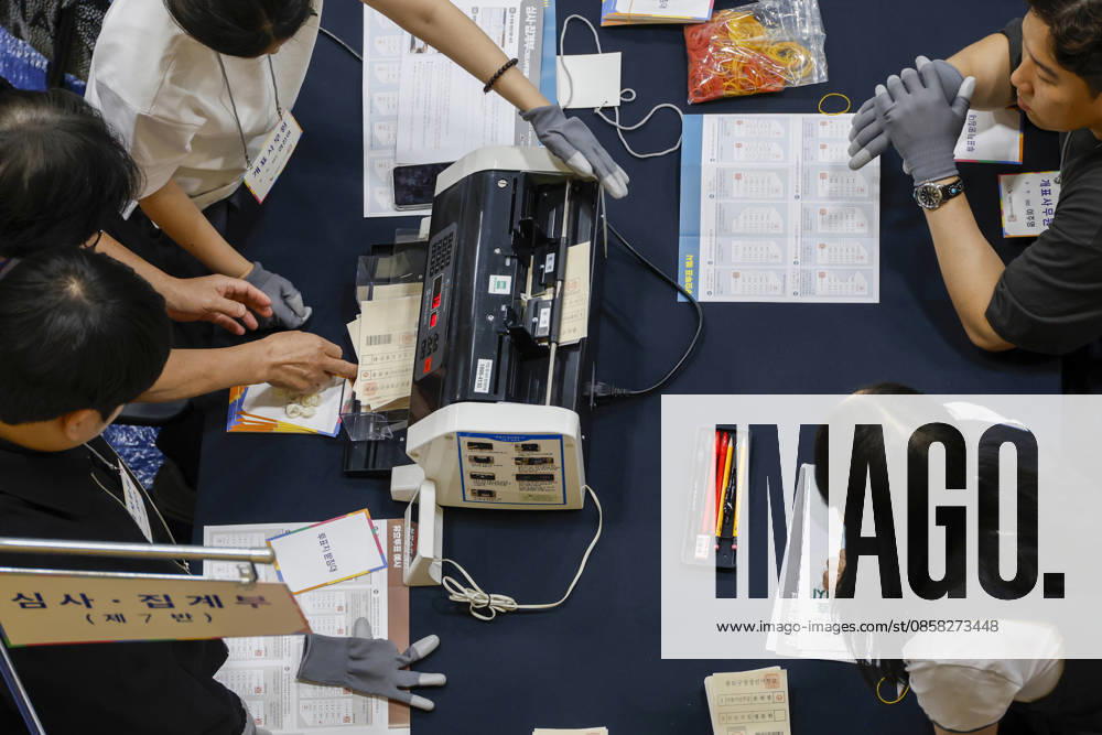 Nationwide local election vote count begins in South Korea Election officials sort ballots transferred from polling stations for the 9th National Simultaneous Local Elections at a vote-counting center in Seoul, South Korea, on June 03, 2026. Seoul South Korea
