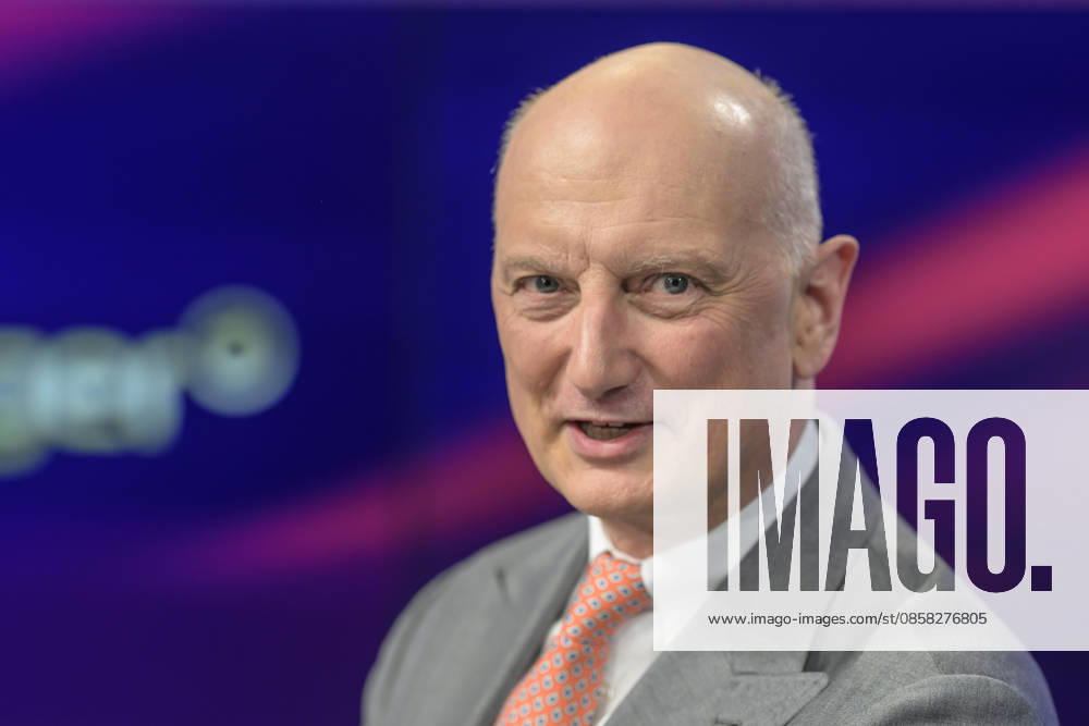 V l Nikolas Stihl Chairman of the Supervisory Board of Stihl , GER, Berlin, Studio, guest on Maischberger, political talk show, TV, format, with presenter Sandra Maischberger, Das Erste, from Adlershof Am Studio 20, 03 06 2026,