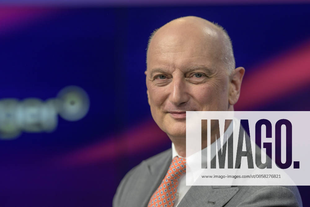 V l Nikolas Stihl Chairman of the Supervisory Board of Stihl , GER, Berlin, Studio, guest on Maischberger, political talk show, TV, format, with presenter Sandra Maischberger, Das Erste, from Adlershof Am Studio 20, 03 06 2026,