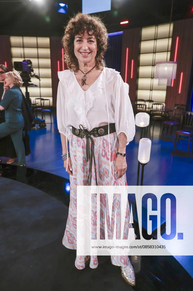 Isabel Varell at the recording of the WDR talk show Kölner Treff in WDR Studio BS 3 Cologne, 03 06 2026 Foto:xR.xSchmiegeltx xFuturexImagex koelner_treff0306_6636