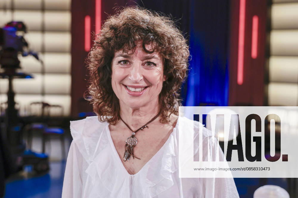 Isabel Varell at the recording of the WDR talk show Kölner Treff in WDR Studio BS 3 Cologne, 03 06 2026 Foto:xR.xSchmiegeltx xFuturexImagex koelner_treff0306_6642