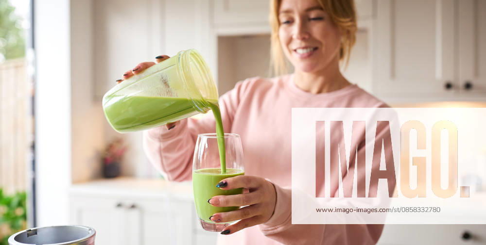 Gesunde ernährung,smoothie,grüner smoothie,bewusste ernährung,ernährung ** healthy diet,smoothie,green smoothie,healthy,healthy food,low fat,smoothies mmq-15yd ,model released, Symbolfoto