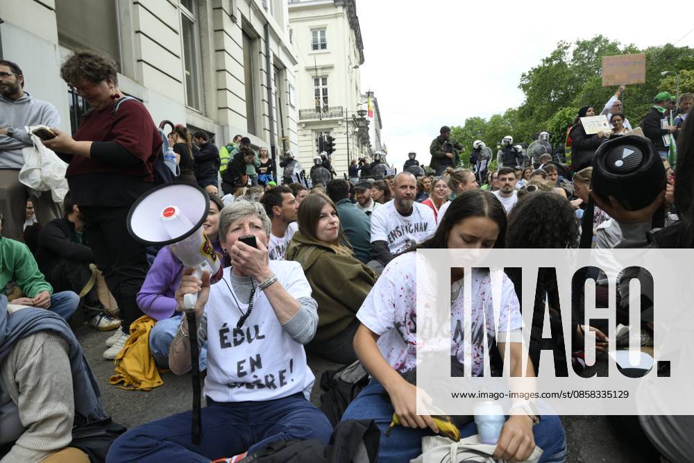 Protest Outside Parliament Of Wallonia-Brussels Federation 04 06 2026 BRUSSELS, BELGIUM June 04, 2026 - Staff, teachers and students protest outside the Parliament of the Wallonia-Brussels Federation, FWB pictured on June 04, 2026 in Brussels, Belgium, 04 06 2026 Brussels Belgium