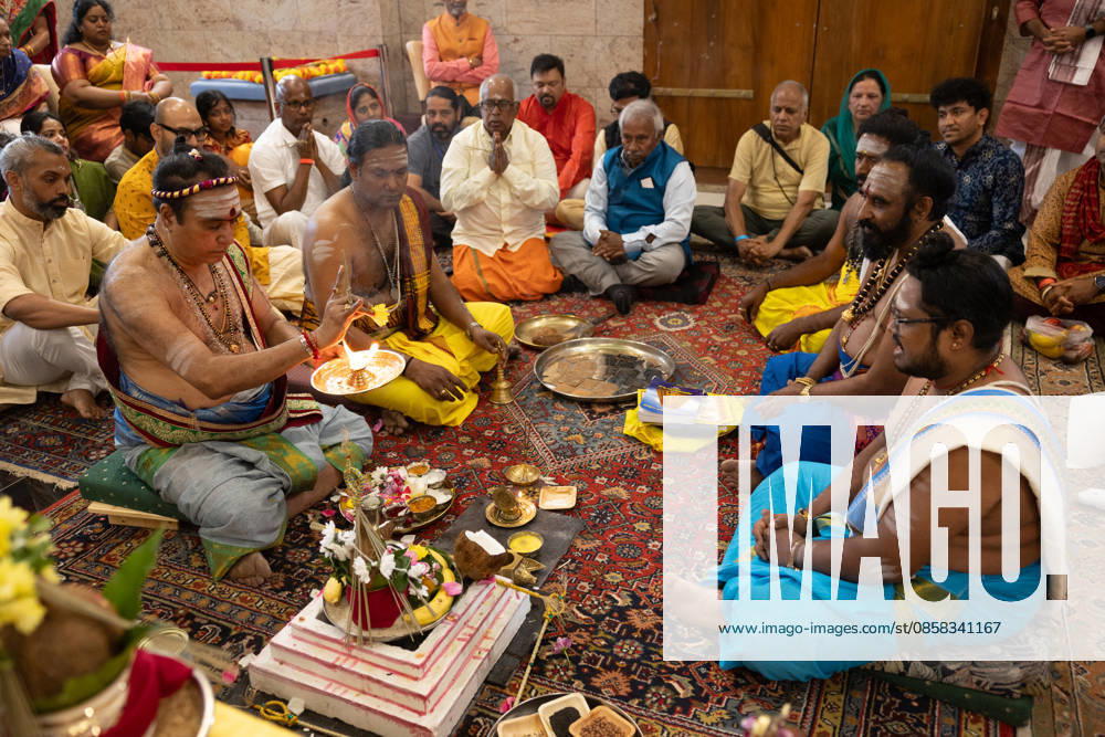 Der Sri Ganesha Hindu-Tempel in Berlin-Neukoelln (Foto vom 04.06.2026). Mehr als 20 Jahre nach den ersten Planungen wird jetzt in Berlin ein Hindu-Tempel eroeffnet. Dazu sind vom 3. bis 7. Juni mehrere Rituale geplant (Foto). Die festliche Einweihung des Tempels an der Hasenheide ist fuer Sonntag den 7. Juni geplant. Der Sri Ganesha Hindu Temple ist nach dem elefantenkoepfigen Hindu-Gott Ganesha benannt. Die Fassade des sogenannten Koenigsturms zieren 219 bunte Skulpturen. Hinter dem sechs Meter hohe Eingangsportal schliesst sich die Tempelhalle an. Darin befinden sich der Hauptaltar fuer Sri Ganesha sowie mehrere Nebenaltaere unter anderem fuer Shiva, Vishnu und Durga, jeweils bewacht von imposanten Waechterfiguren. Die Tempelhalle ziert
