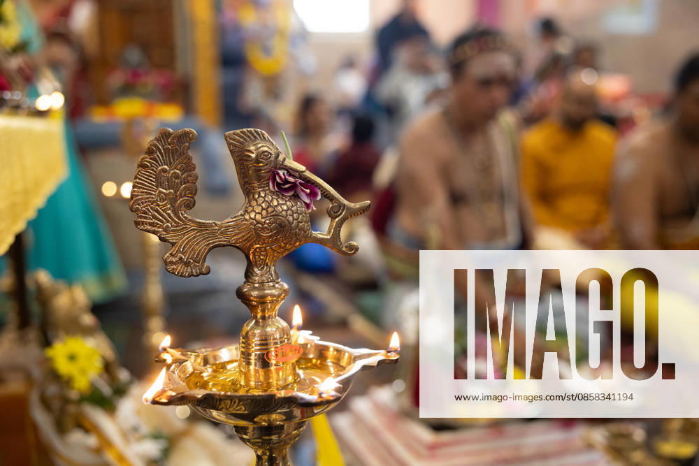 Der Sri Ganesha Hindu-Tempel in Berlin-Neukoelln (Foto vom 04.06.2026). Mehr als 20 Jahre nach den ersten Planungen wird jetzt in Berlin ein Hindu-Tempel eroeffnet. Dazu sind vom 3. bis 7. Juni mehrere Rituale geplant. Die festliche Einweihung des Tempels an der Hasenheide ist fuer Sonntag den 7. Juni geplant. Der Sri Ganesha Hindu Temple ist nach dem elefantenkoepfigen Hindu-Gott Ganesha benannt. Die Fassade des sogenannten Koenigsturms zieren 219 bunte Skulpturen. Hinter dem sechs Meter hohe Eingangsportal schliesst sich die Tempelhalle an. Darin befinden sich der Hauptaltar fuer Sri Ganesha sowie mehrere Nebenaltaere unter anderem fuer Shiva, Vishnu und Durga, jeweils bewacht von imposanten Waechterfiguren. Die Tempelhalle ziert ein se