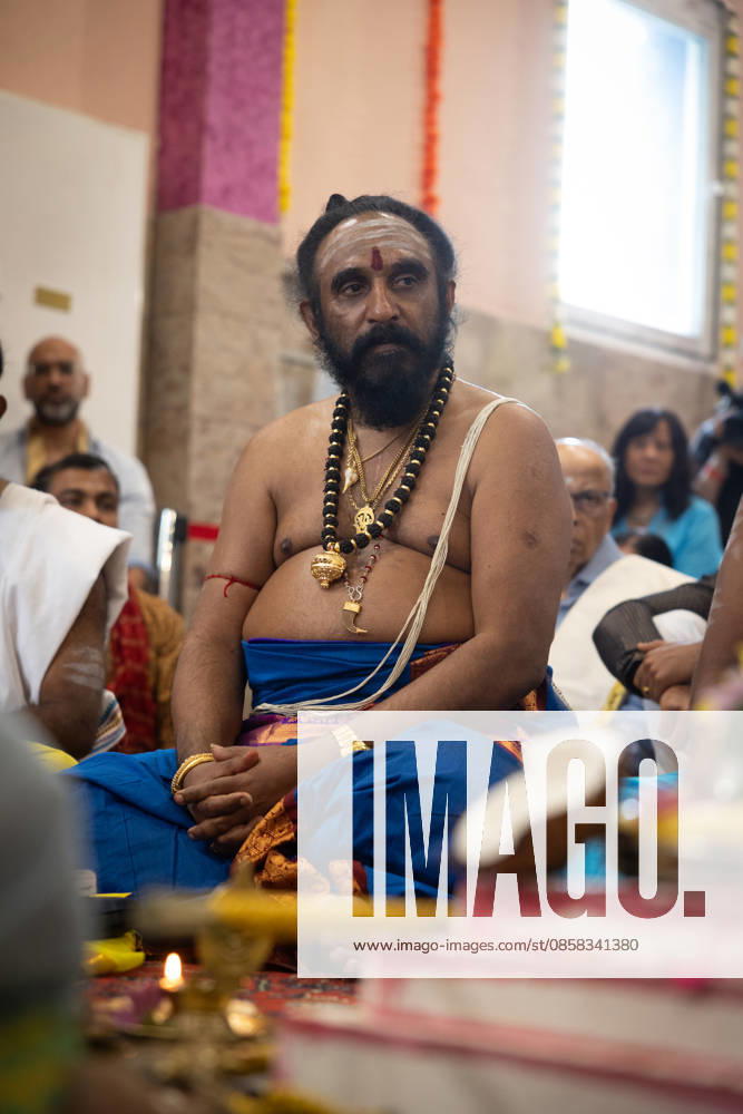 Der Sri Ganesha Hindu-Tempel in Berlin-Neukoelln (Foto vom 04.06.2026). Mehr als 20 Jahre nach den ersten Planungen wird jetzt in Berlin ein Hindu-Tempel eroeffnet. Dazu sind vom 3. bis 7. Juni mehrere Rituale geplant (Foto). Die festliche Einweihung des Tempels an der Hasenheide ist fuer Sonntag den 7. Juni geplant. Der Sri Ganesha Hindu Temple ist nach dem elefantenkoepfigen Hindu-Gott Ganesha benannt. Die Fassade des sogenannten Koenigsturms zieren 219 bunte Skulpturen. Hinter dem sechs Meter hohe Eingangsportal schliesst sich die Tempelhalle an. Darin befinden sich der Hauptaltar fuer Sri Ganesha sowie mehrere Nebenaltaere unter anderem fuer Shiva, Vishnu und Durga, jeweils bewacht von imposanten Waechterfiguren. Die Tempelhalle ziert