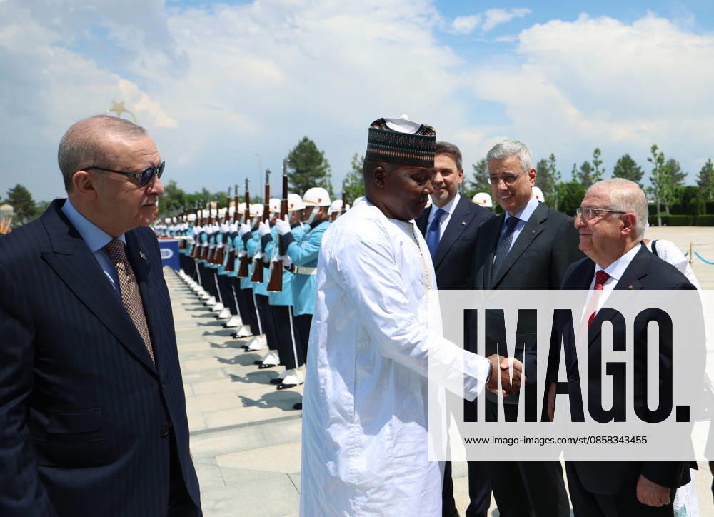 Turkish President Erdogan welcomes Nigerien President Tchiani in Ankara ANKARA, TURKIYE - JUNE 04: (---- - MANDATORY CREDIT - TURKISH PRESIDENCY MURAT CETINMUHURDAR HANDOUT - NO MARKETING NO ADVERTISING CAMPAIGNS - DISTRIBUTED AS A SERVICE TO CLIENTS----) Nigerien President Abdourahamane Tchiani shakes hands with Turkish National Defense Minister Yasar Guler (R) during an official welcome ceremony hosted by Turkish President Recep Tayyip Erdogan (L) at the Presidential Complex in Ankara, Turkiye on June 04, 2026. Turkish Energy and Natural Resources Minister Alparslan Bayraktar (3rd R) and Turkish Health Minister Kemal Memisoglu (2nd R) also attending the official welcoming ceremony. Turkish Presidency Murat Cetinmu