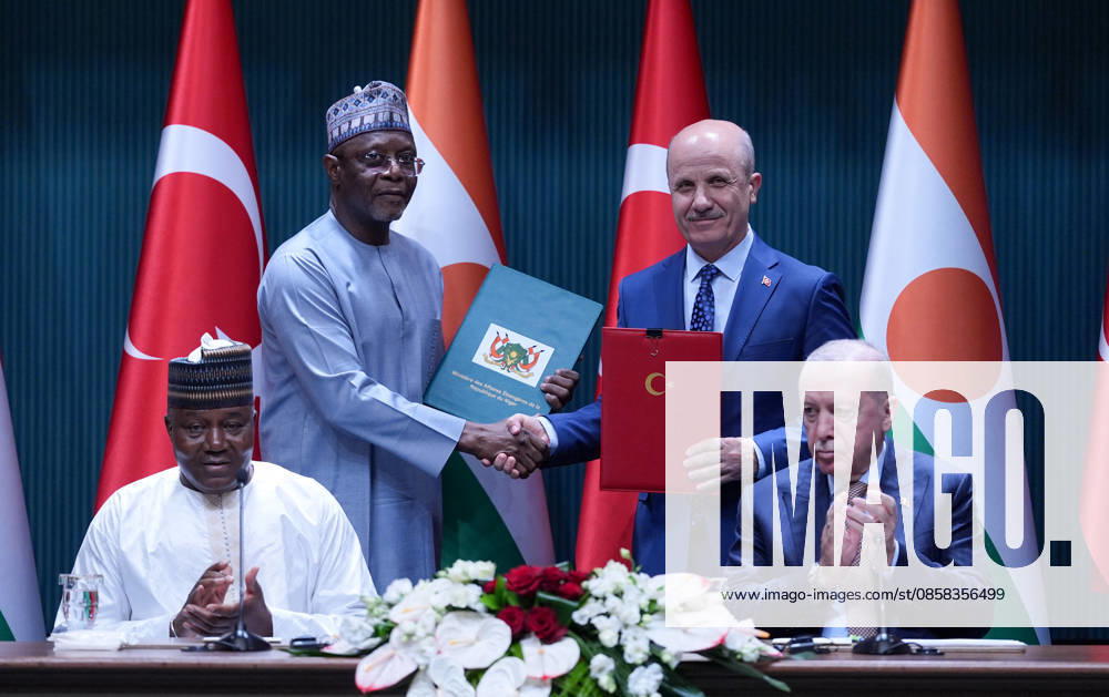 Turkiye and Niger sign joint agreements in Ankara ANKARA, TURKIYE - JUNE 04: The Implementation Protocol for 2026–2030 of the Memorandum of Understanding on Cooperation in Higher Education between the Ministries of Higher Education, Research and Innovation of the Two Countries is signed by the Turkish President of the Council of Higher Education, Prof. Dr. Erol Ozvar (2nd R), and Niger’s Minister of Foreign Affairs, Cooperation and Nigeriens Abroad, Bakary Yaou Sangare (2nd L) in the presence of Turkish President Recep Tayyip Erdogan (L) and Nigerien President Abdourahamane Tchiani (R) at the Presidential Complex in Ankara, Turkiye on June 04, 2026. Ercin Erturk Anadolu Ankara Turkey. Editorial use only. Please get in touch for any othe