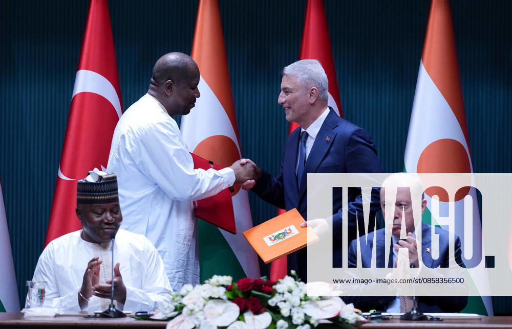 Turkiye and Niger sign joint agreements in Ankara ANKARA, TURKIYE - JUNE 04: The Joint Declaration on the Establishment of the Economic and Trade Joint Commission (JETCO) is signed by Turkish Trade Minister Omer Bolat (2nd R) and Niger’s Minister of Trade and Industry, Abdoulaye Seydou (2nd L) in the presence of Turkish President Recep Tayyip Erdogan (L) and Nigerien President Abdourahamane Tchiani (R) at the Presidential Complex in Ankara, Turkiye on June 04, 2026. Ercin Erturk Anadolu Ankara Turkey. Editorial use only. Please get in touch for any other usage.