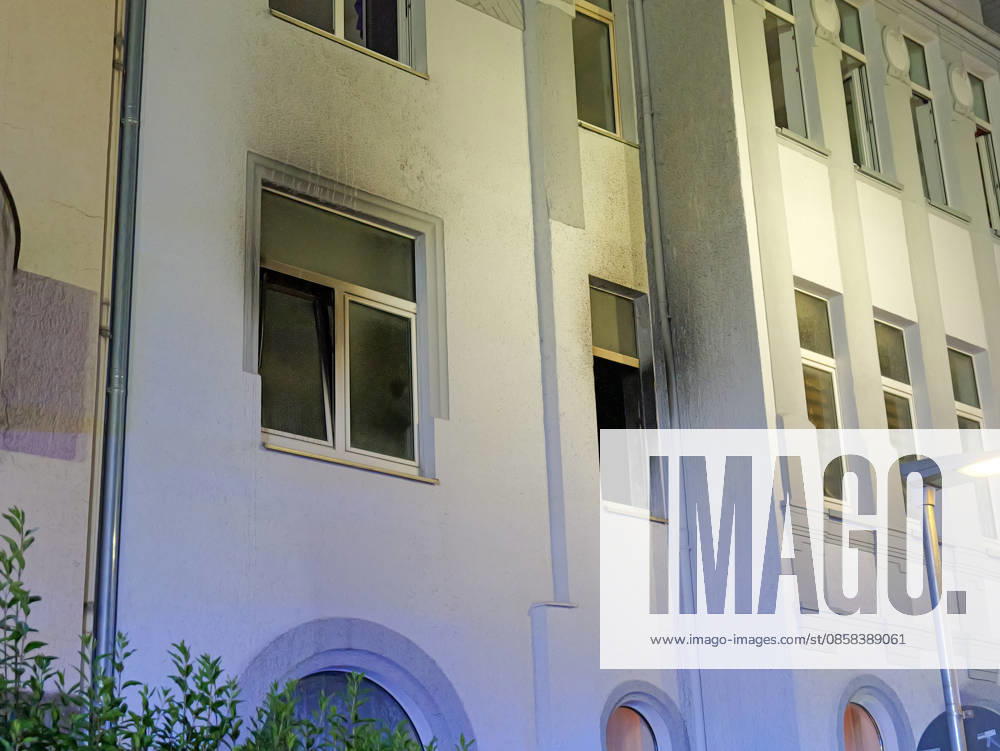 Apartment fire in Hanover Döhren The burnt-out apartment on the second floor of Willmerstrasse