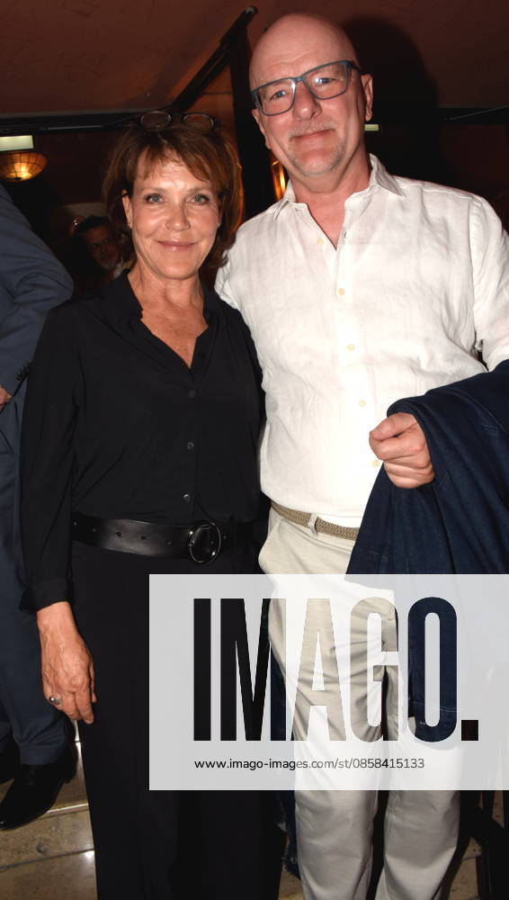 Janina Hartwig Actress Alexander Putz Lord Mayor Landshut Munich 04 06 2026 Comedy in the Bavarian Premiere Cold White Man Photo Munich