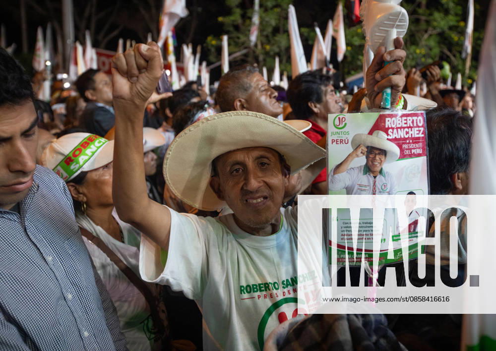 Peru Presidential Elections 2026 LIMA, PERU - JUNE 04: Roberto Sanchez, presidential candidate for Peru from the political party Together for Peru, holds his final campaign closing rally with his supporters at Campo de Marte in Lima, Peru on June 04, 2026. Jorge Cerdan Anadolu Lima Peru. Editorial use only. Please get in touch for any other usage.
