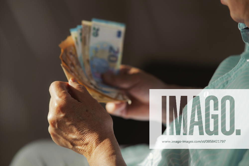 Hands holding euro banknotes indoors for saving and investment model released, Symbolfoto, AZF01272