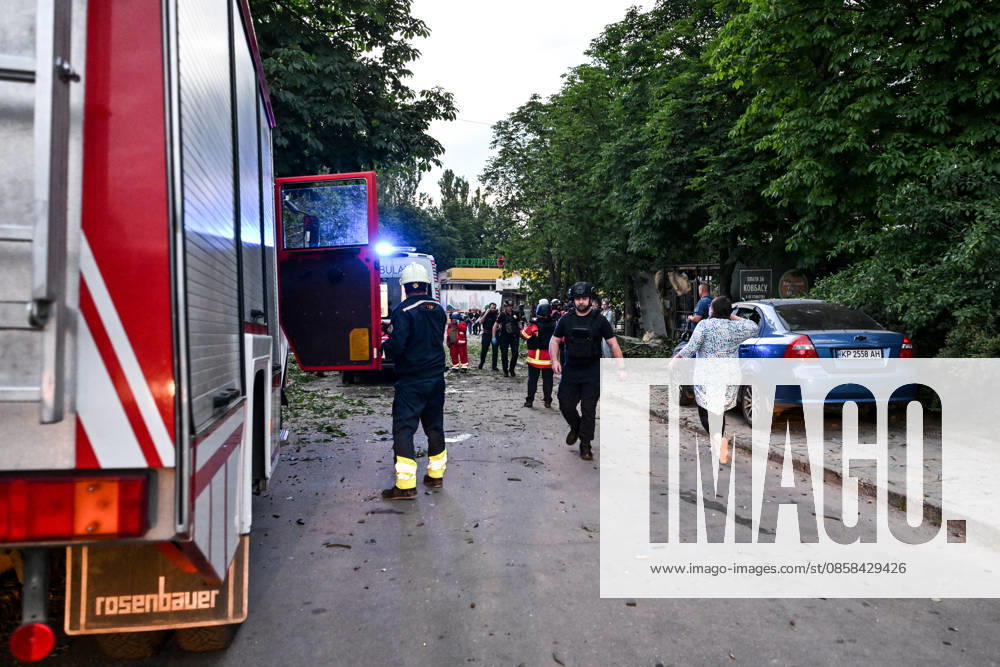 Rescuers respond to a Russian drone attack on a residential area in the Shevchenkivskyi district, Zaporizhzhia, Ukraine, June 4, 2026. Russian forces launched a drone strike on one of the city’s residential areas, killing one person and injuring 16 others. The blast wave and debris shattered windows and balconies in apartment blocks. (Photo by Dmytro Smolienko Ukrinform) Russian forces launch drone strike on district in Zaporizhzhia