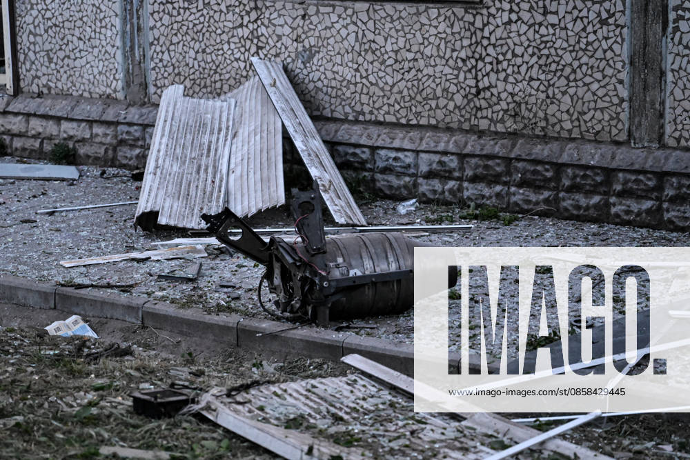 A fragment of a Russian drone that Russian forces launched at a residential area in the Shevchenkivskyi district lies on the ground, Zaporizhzhia, Ukraine, June 4, 2026. Russian forces launched a drone strike on one of the city’s residential areas, killing one person and injuring 16 others. The blast wave and debris shattered windows and balconies in apartment blocks. (Photo by Dmytro Smolienko Ukrinform) Russian forces launch drone strike on district in Zaporizhzhia