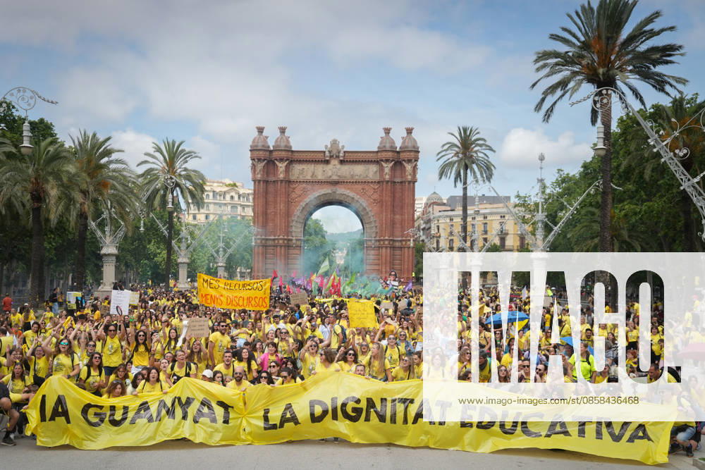 Teachers rally in Barcelona to demand labor improvements Education workers during a demonstration, June 5, 2026, in Barcelona, Catalonia Spain The demonstration, called by the unions Ustec-Stes, CGT Ensenyament and Intersindical, demand a salary increase higher than that agreed by the Government with CCOO and UGT, the reduction of ratios, more resources for inclusive schools, more staff in the centers and less bureaucracy, as well as the reopening of a specific negotiating table and the presentation of a real proposal for labor improvements by the Ministry of Education 05 JUNE 2026 Espana