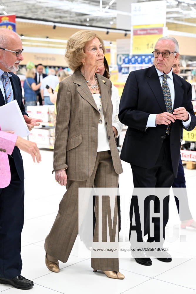Queen Sofia visits one of the donation points on the occasion of the beginning of the Spring Collection of the Spanish Federation of Food Banks Queen Sofia visits one of the donation points on the occasion of the beginning of the Spring Collection of the Spanish Federation of Food Banks, on June 5, 2026, in Madrid Spain REINA SOFIA SOLIDARITY FOOD BANK JUNE 5, 2026 José Madrid Madrid Madrid Spain