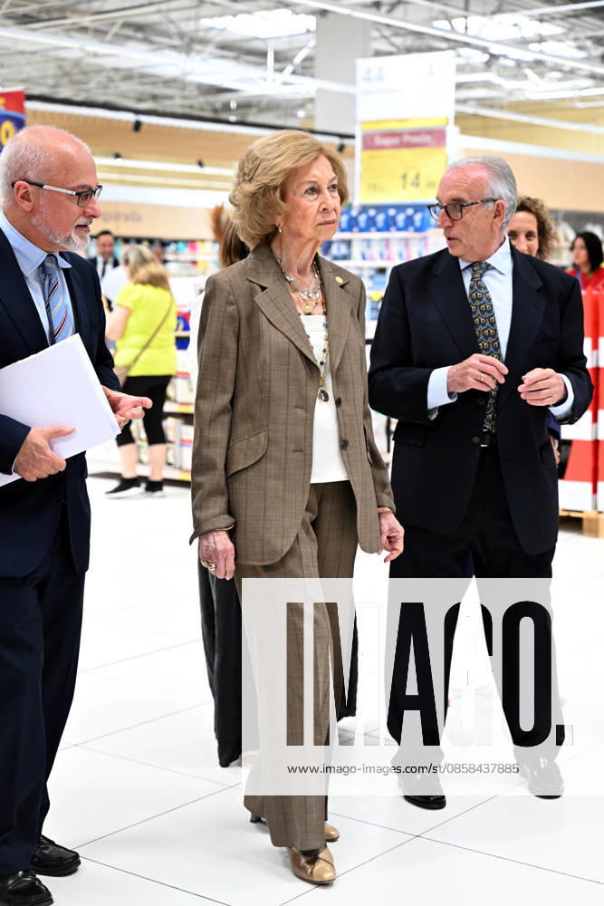 Queen Sofia visits one of the donation points on the occasion of the beginning of the Spring Collection of the Spanish Federation of Food Banks Queen Sofia visits one of the donation points on the occasion of the beginning of the Spring Collection of the Spanish Federation of Food Banks, on June 5, 2026, in Madrid Spain REINA SOFIA SOLIDARITY FOOD BANK JUNE 5, 2026 José Madrid Madrid Madrid Spain