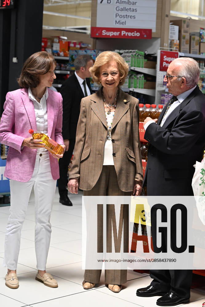 Queen Sofia visits one of the donation points on the occasion of the beginning of the Spring Collection of the Spanish Federation of Food Banks Queen Sofia visits one of the donation points on the occasion of the beginning of the Spring Collection of the Spanish Federation of Food Banks, on June 5, 2026, in Madrid Spain REINA SOFIA SOLIDARITY FOOD BANK JUNE 5, 2026 José Madrid Madrid Madrid Spain