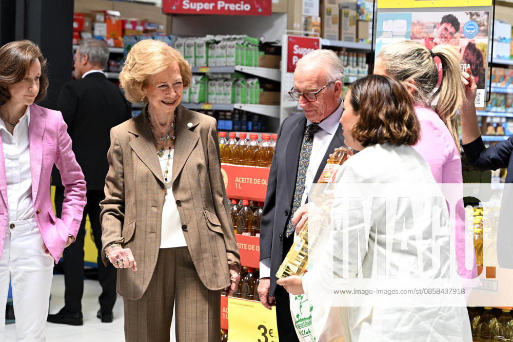 Queen Sofia visits one of the donation points on the occasion of the beginning of the Spring Collection of the Spanish Federation of Food Banks Queen Sofia visits one of the donation points on the occasion of the beginning of the Spring Collection of the Spanish Federation of Food Banks, on June 5, 2026, in Madrid Spain REINA SOFIA SOLIDARITY FOOD BANK JUNE 5, 2026 José Madrid Madrid Madrid Spain
