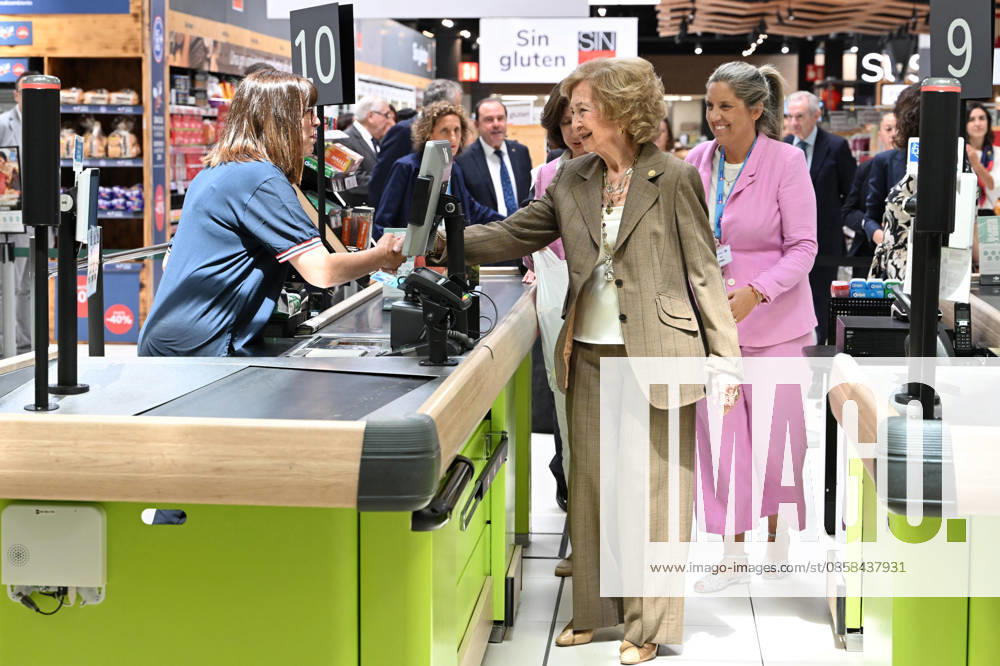 Queen Sofia visits one of the donation points on the occasion of the beginning of the Spring Collection of the Spanish Federation of Food Banks Queen Sofia visits one of the donation points on the occasion of the beginning of the Spring Collection of the Spanish Federation of Food Banks, on June 5, 2026, in Madrid Spain REINA SOFIA SOLIDARITY FOOD BANK JUNE 5, 2026 José Madrid Madrid Madrid Spain