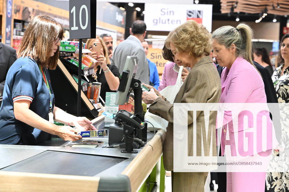 Queen Sofia visits one of the donation points on the occasion of the beginning of the Spring Collection of the Spanish Federation of Food Banks Queen Sofia visits one of the donation points on the occasion of the beginning of the Spring Collection of the Spanish Federation of Food Banks, on June 5, 2026, in Madrid Spain REINA SOFIA SOLIDARITY FOOD BANK JUNE 5, 2026 José Madrid Madrid Madrid Spain