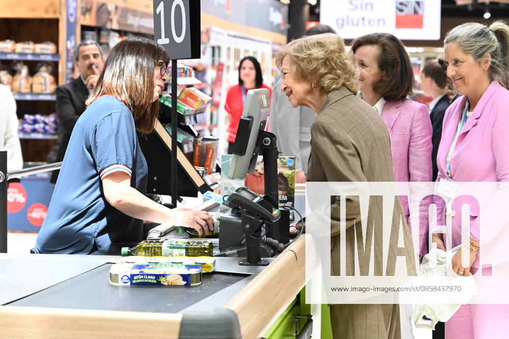 Queen Sofia visits one of the donation points on the occasion of the beginning of the Spring Collection of the Spanish Federation of Food Banks Queen Sofia visits one of the donation points on the occasion of the beginning of the Spring Collection of the Spanish Federation of Food Banks, on June 5, 2026, in Madrid Spain REINA SOFIA SOLIDARITY FOOD BANK JUNE 5, 2026 José Madrid Madrid Madrid Spain