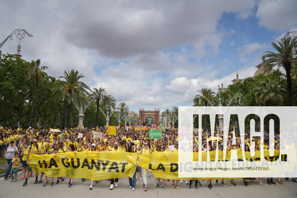Teachers rally in Barcelona to demand labor improvements Education workers during a demonstration, June 5, 2026, in Barcelona, Catalonia Spain The demonstration, called by the unions Ustec-Stes, CGT Ensenyament and Intersindical, demand a salary increase higher than that agreed by the Government with CCOO and UGT, the reduction of ratios, more resources for inclusive schools, more staff in the centers and less bureaucracy, as well as the reopening of a specific negotiating table and the presentation of a real proposal for labor improvements by the Ministry of Education 05 JUNE 2026 Espana