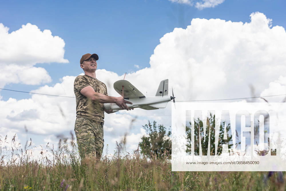Ukrainian drone unit in Donetsk Oblast DONETSK OBLAST, UKRAINE - JUNE 5: A Ukrainian soldier with a reconnaissance drone in the Donetsk Oblast, Ukraine, 5 June 2026 Diego Herrera Carcedo Anadolu Donetsk Ukraine. Editorial use only. Please get in touch for any other usage.