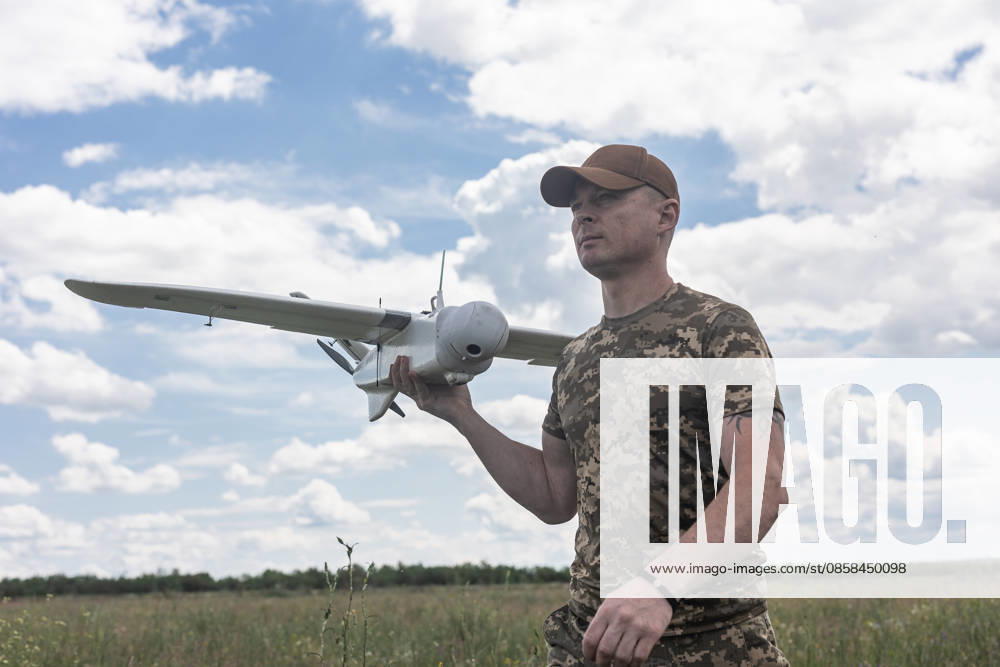 Ukrainian drone unit in Donetsk Oblast DONETSK OBLAST, UKRAINE - JUNE 5: A Ukrainian soldier with a reconnaissance drone in the Donetsk Oblast, Ukraine, 5 June 2026 Diego Herrera Carcedo Anadolu Donetsk Ukraine. Editorial use only. Please get in touch for any other usage.