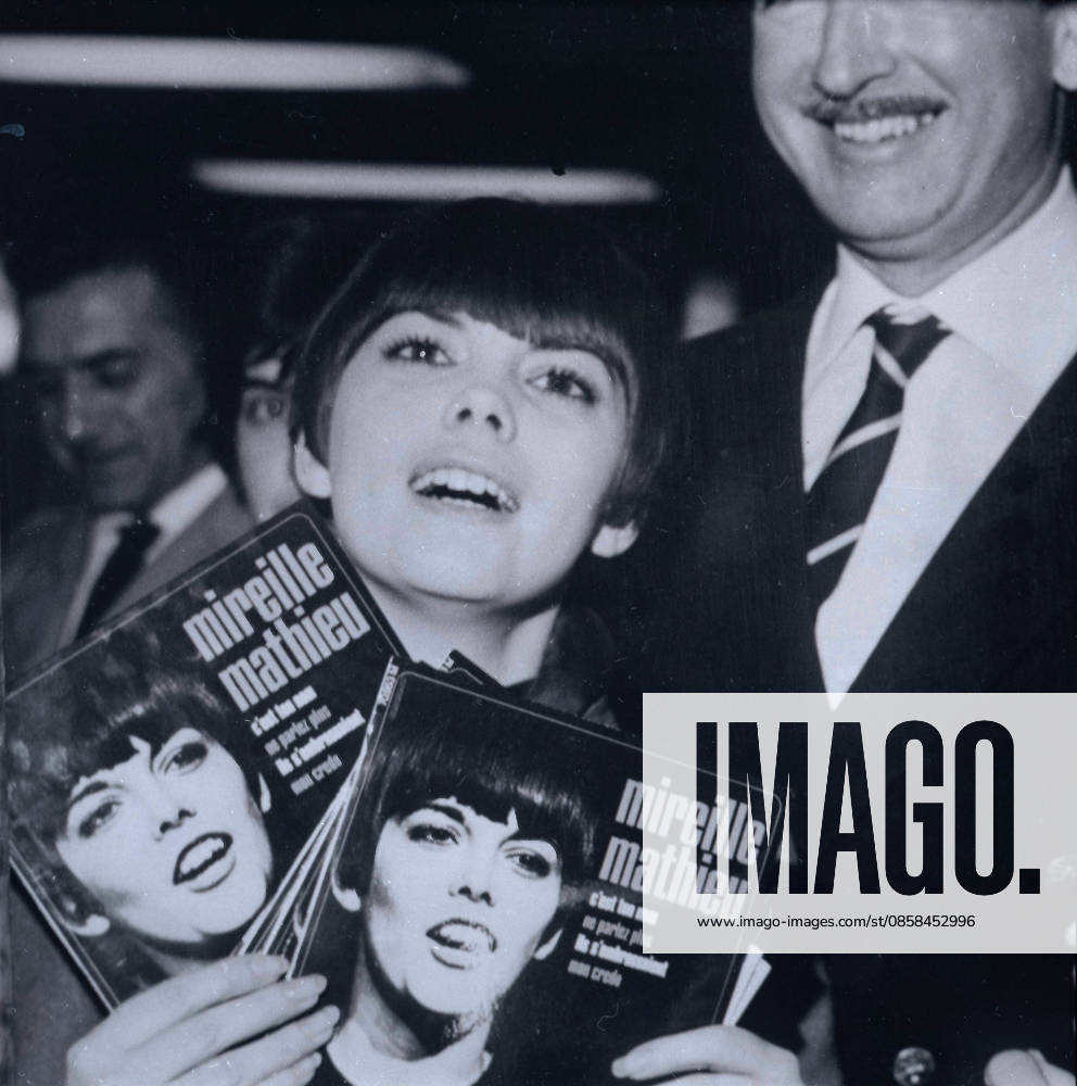 French singer Mireille Mathieu, 1960s !ACHTUNG AUFNAHMEDATUM GESCHÄTZT!