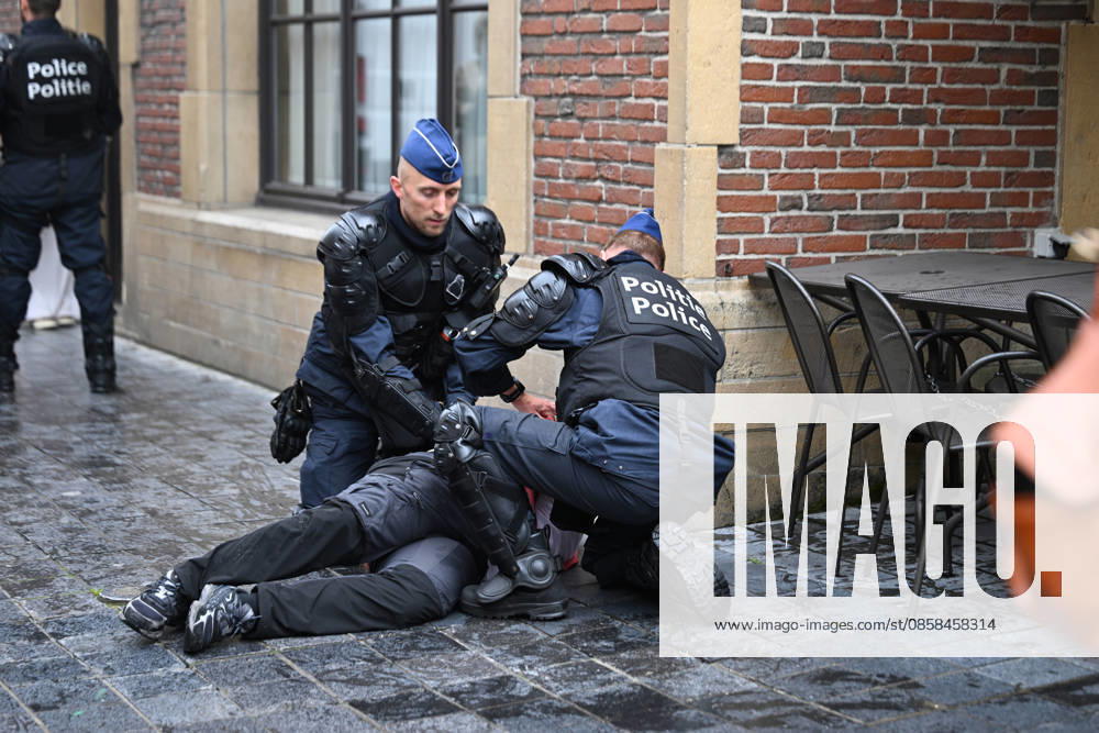 Demonstration in Brussels against planned budget cuts in education BRUSSELS, BELGIUM - JUNE 5: Belgian police detain some of the protesters during a demonstration held against planned budget cuts in French-language education by students in Brussels, Belgium on June 5, 2026. Dursun Aydemir Anadolu Brussels Belgium. Editorial use only. Please get in touch for any other usage.