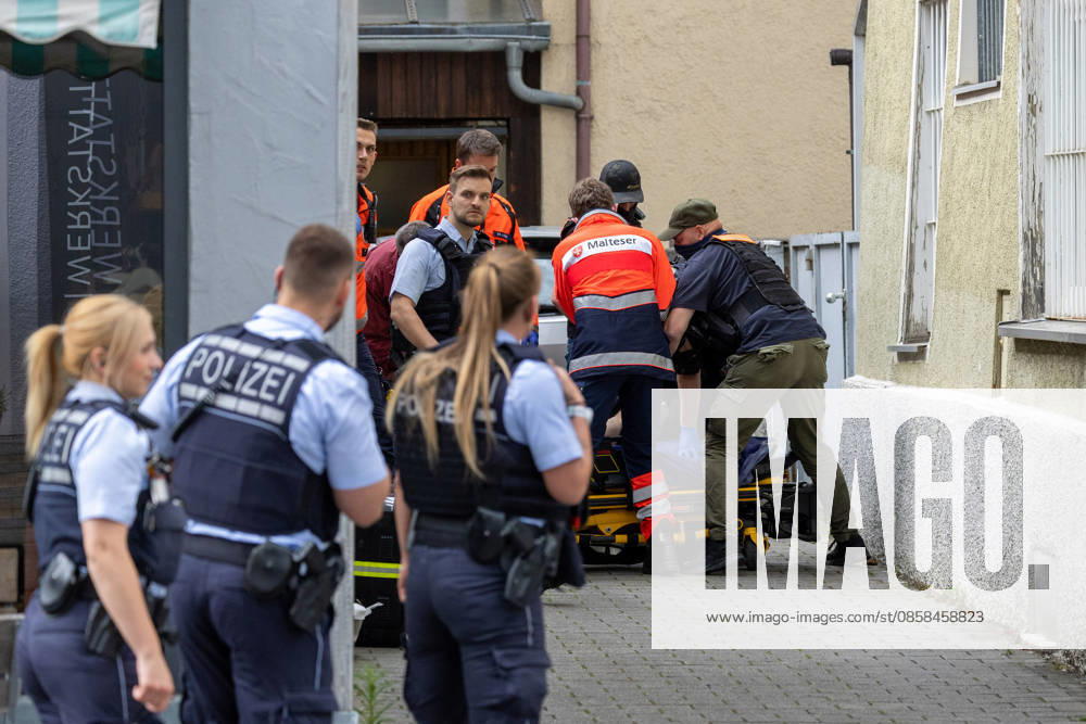 Reutlingen Blaulicht SEK Einsatz in der Oberamteistrasse 2, Reutlingen, 05 06 2026, Blaulicht SEK Einsatz in der Oberamteistrasse 2, Reutlingen, 05 06 2026, DROFITSCH EIBNER