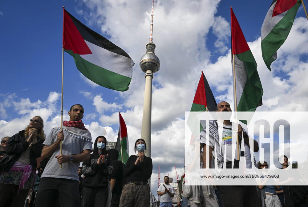 Pro-Palestinian protest in Berlin BERLIN, GERMANY - JUNE 5: People, holding Palestinian flags, stage a pro-Palestinian protest as they gather at Neptunbrunnen Square in Berlin, Germany on June 5, 2026. Halil Sagirkaya Anadolu Berlin Germany. Editorial use only. Please get in touch for any other usage.
