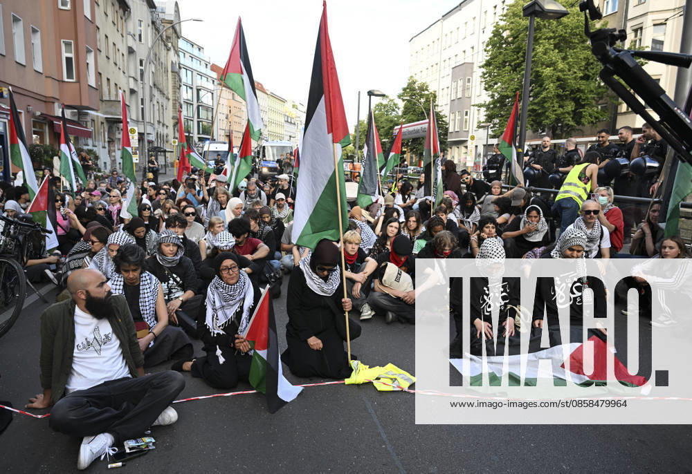 Pro-Palestinian protest in Berlin BERLIN, GERMANY - JUNE 5: People, holding Palestinian flags, stage a pro-Palestinian protest as they gather at Neptunbrunnen Square in Berlin, Germany on June 5, 2026. Halil Sagirkaya Anadolu Berlin Germany. Editorial use only. Please get in touch for any other usage.
