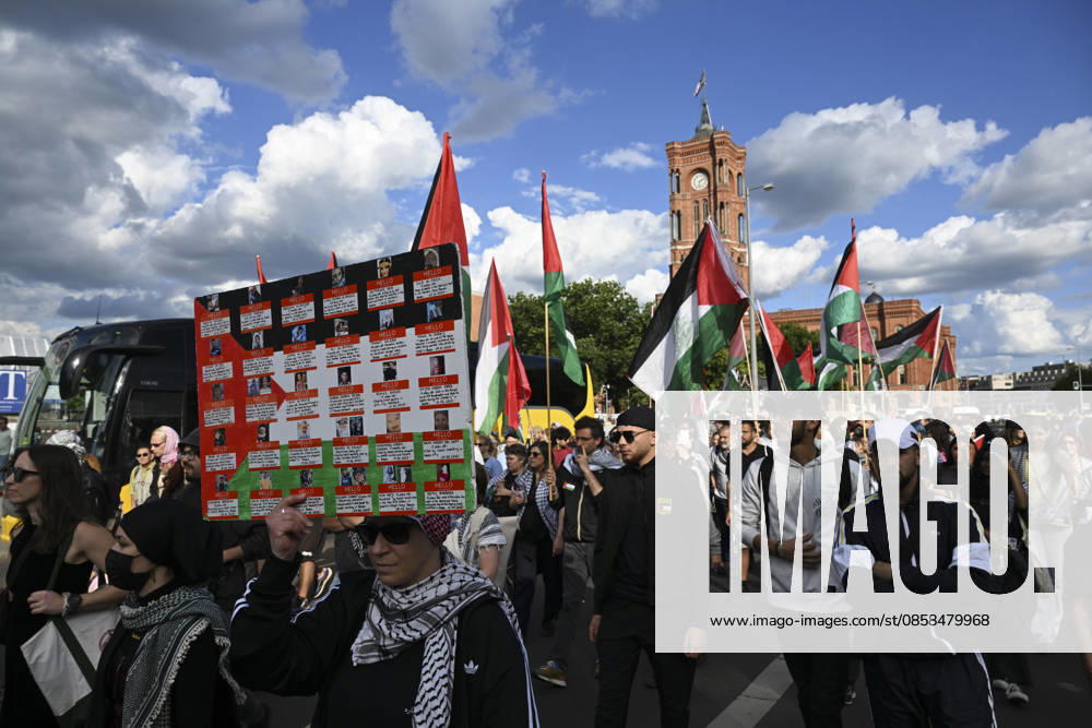 Pro-Palestinian protest in Berlin BERLIN, GERMANY - JUNE 5: People, holding Palestinian flags, stage a pro-Palestinian protest as they gather at Neptunbrunnen Square in Berlin, Germany on June 5, 2026. Halil Sagirkaya Anadolu Berlin Germany. Editorial use only. Please get in touch for any other usage.