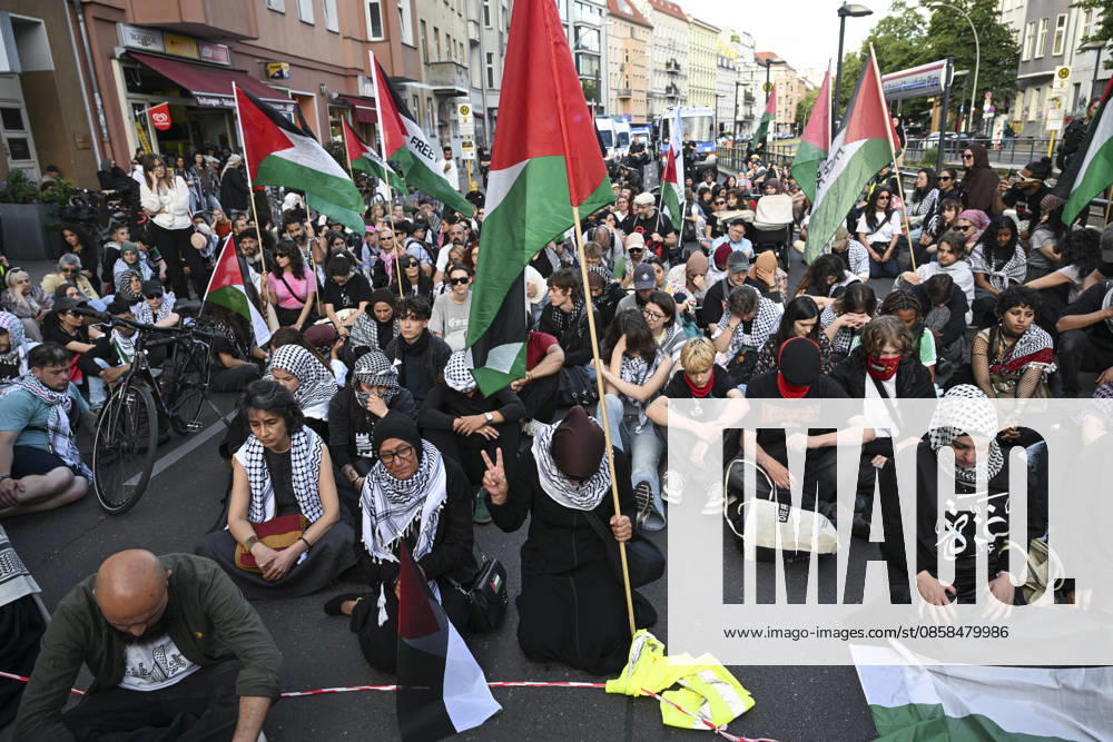 Pro-Palestinian protest in Berlin BERLIN, GERMANY - JUNE 5: People, holding Palestinian flags, stage a pro-Palestinian protest as they gather at Neptunbrunnen Square in Berlin, Germany on June 5, 2026. Halil Sagirkaya Anadolu Berlin Germany. Editorial use only. Please get in touch for any other usage.