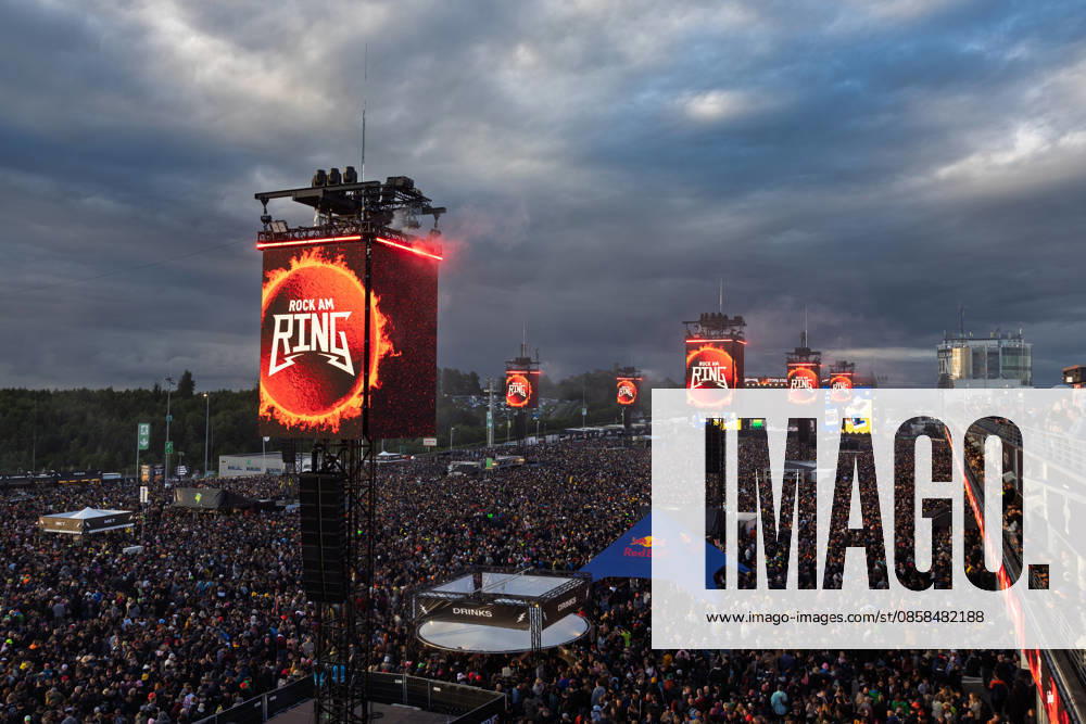 Rock am Ring 2026 05 06 26 Sunset and fire First festival day on Friday, 05 06 2026, at Rock am Ring 2026 at the Nürburgring in the Eifel The three-day music festival lasts until Sunday, 07 06 2026, and is one of the largest open air festivals in Germany Nürburg Nürburgring Rhineland-Palatinate Germany