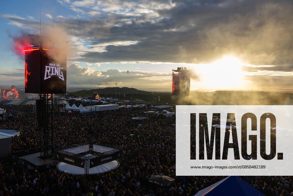 Rock am Ring 2026 05 06 26 Sunset and fire First festival day on Friday, 05 06 2026, at Rock am Ring 2026 at the Nürburgring in the Eifel The three-day music festival lasts until Sunday, 07 06 2026, and is one of the largest open air festivals in Germany Nürburg Nürburgring Rhineland-Palatinate Germany