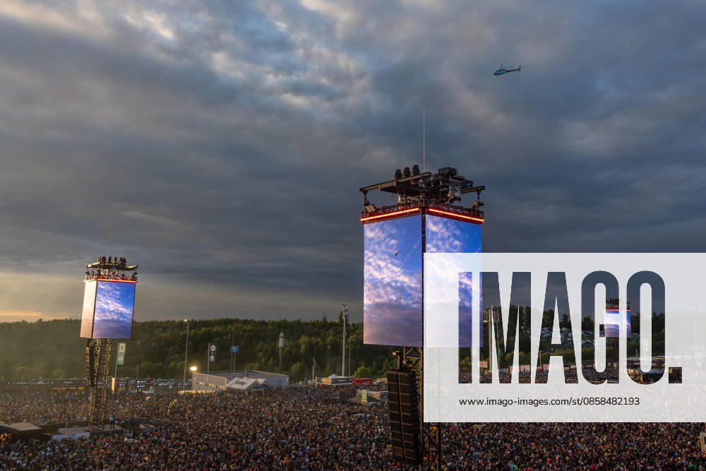 Rock am Ring 2026 05 06 26 Low-flying helicopter before the Papa Roach concert First festival day on Friday, 05 06 2026, at Rock am Ring 2026 at the Nürburgring in the Eifel The three-day music festival lasts until Sunday, 07 06 2026, and is one of the largest open-air festivals in Germany Nürburg Nürburgring Rhineland-Palatinate Germany