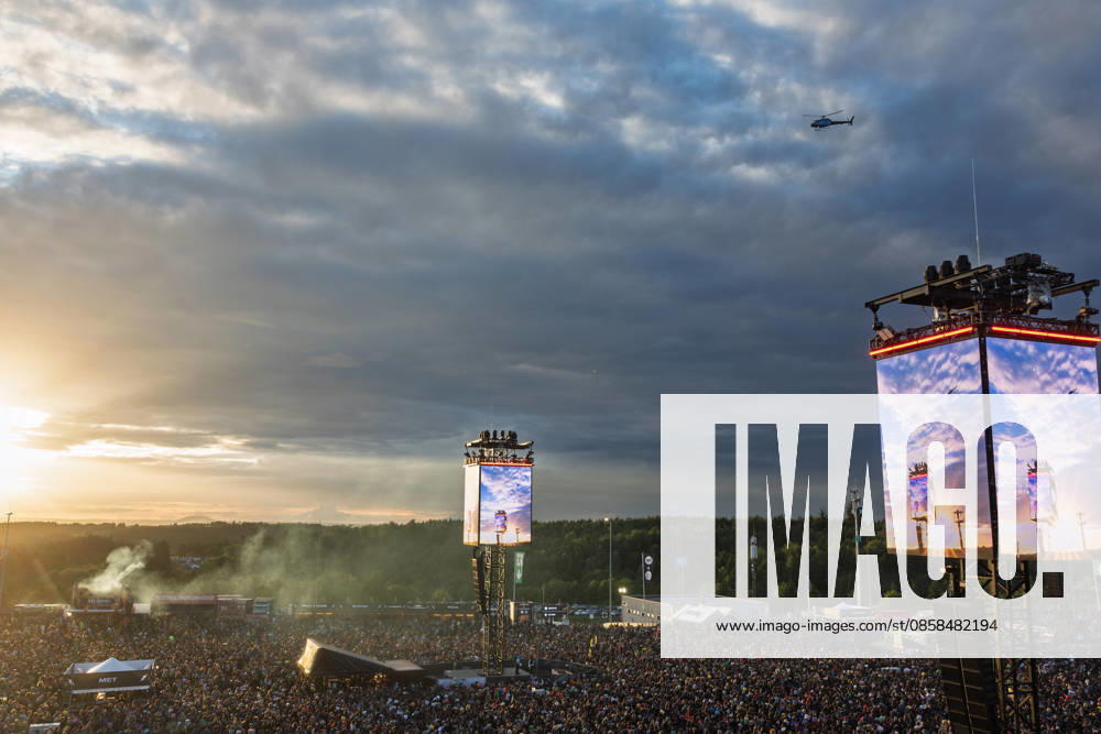 Rock am Ring 2026 05 06 26 Low-flying helicopter before the Papa Roach concert First festival day on Friday, 05 06 2026, at Rock am Ring 2026 at the Nürburgring in the Eifel The three-day music festival lasts until Sunday, 07 06 2026, and is one of the largest open-air festivals in Germany Nürburg Nürburgring Rhineland-Palatinate Germany