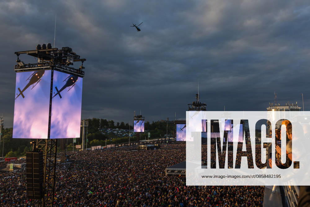 Rock am Ring 2026 05 06 26 Low-flying helicopter before the Papa Roach concert First festival day on Friday, 05 06 2026, at Rock am Ring 2026 at the Nürburgring in the Eifel The three-day music festival lasts until Sunday, 07 06 2026, and is one of the largest open-air festivals in Germany Nürburg Nürburgring Rhineland-Palatinate Germany