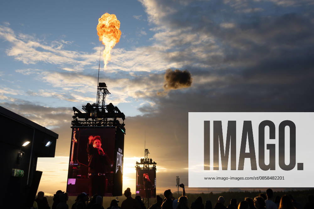 Rock am Ring 2026 05 06 26 Sunset and fire in front of the utopia Stage First festival day on Friday, 05 06 2026, at Rock am Ring 2026 at the Nürburgring in the Eifel The three-day music festival lasts until Sunday, 07 06 2026, and is one of the largest open air festivals in Germany Nürburg Nürburgring Rhineland-Palatinate Germany