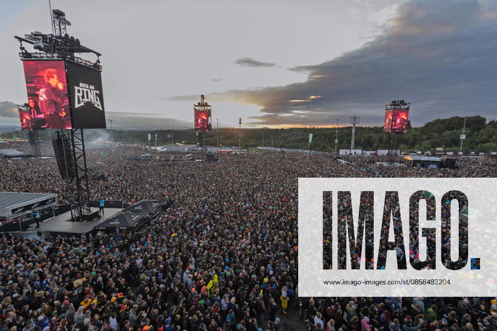 Rock am Ring 2026 05 06 26 Sunset and fire in front of the utopia Stage First festival day on Friday, 05 06 2026, at Rock am Ring 2026 at the Nürburgring in the Eifel The three-day music festival lasts until Sunday, 07 06 2026, and is one of the largest open air festivals in Germany Nürburg Nürburgring Rhineland-Palatinate Germany