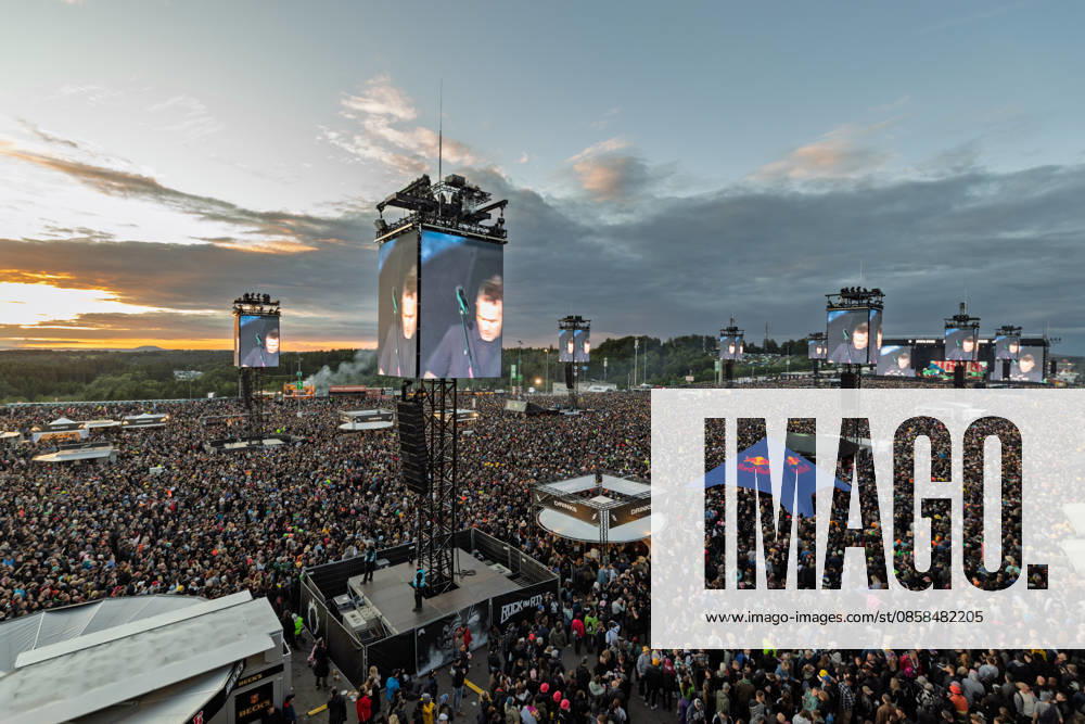 Rock am Ring 2026 05 06 26 Sunset and fire in front of the utopia Stage First festival day on Friday, 05 06 2026, at Rock am Ring 2026 at the Nürburgring in the Eifel The three-day music festival lasts until Sunday, 07 06 2026, and is one of the largest open air festivals in Germany Nürburg Nürburgring Rhineland-Palatinate Germany