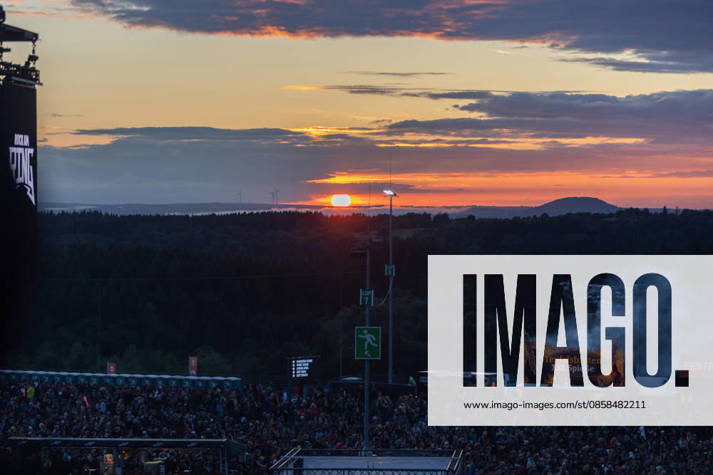 Rock am Ring 2026 05 06 26 Sunset and fire in front of the Utopia Stage First festival day on Friday, 05 06 2026, at Rock am Ring 2026 at the Nürburgring in the Eifel The three-day music festival lasts until Sunday, 07 06 2026, and is one of the largest open-air festivals in Germany Nürburg Nürburgring Rhineland-Palatinate Germany