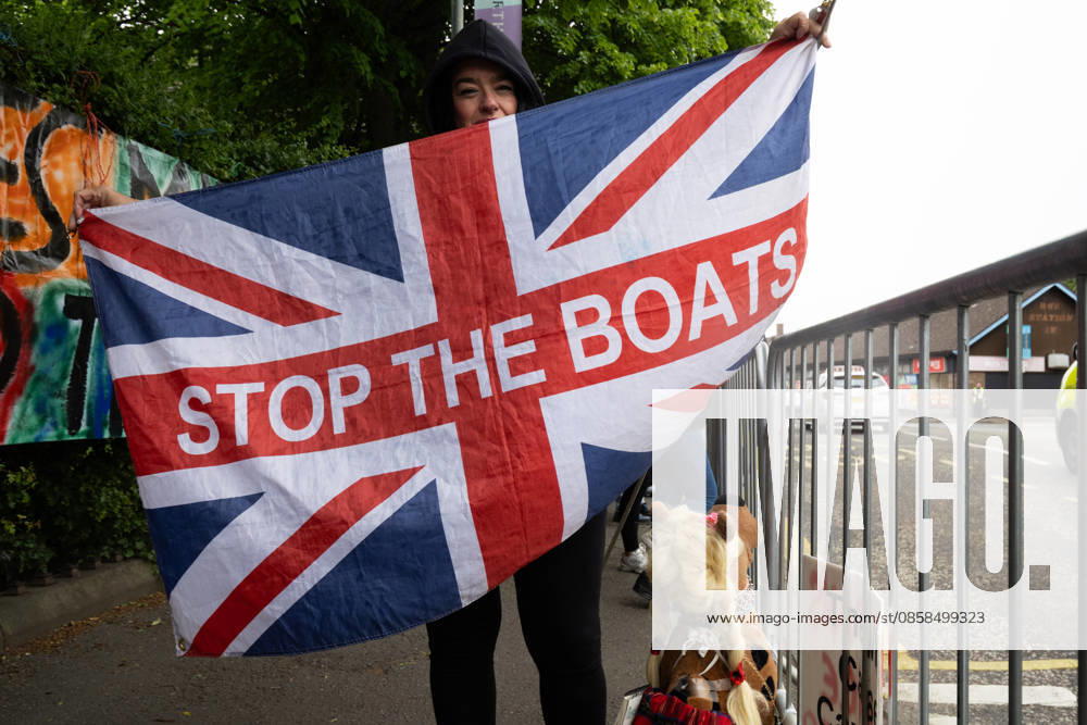 Anti-immigration protesters held a demonstration outside The Queens Hotel in Perth, while pro-immigration protesters aligned with Perth Against Racism staged a Reject Hate And Division counter-demonstration outside the Radisson Blu Hotel opposite. Both hotels are being used to house asylum seekers and have been the focus of similar protests in recent months. Perth UK - ZUMAs357 20260606_zip_s357_004