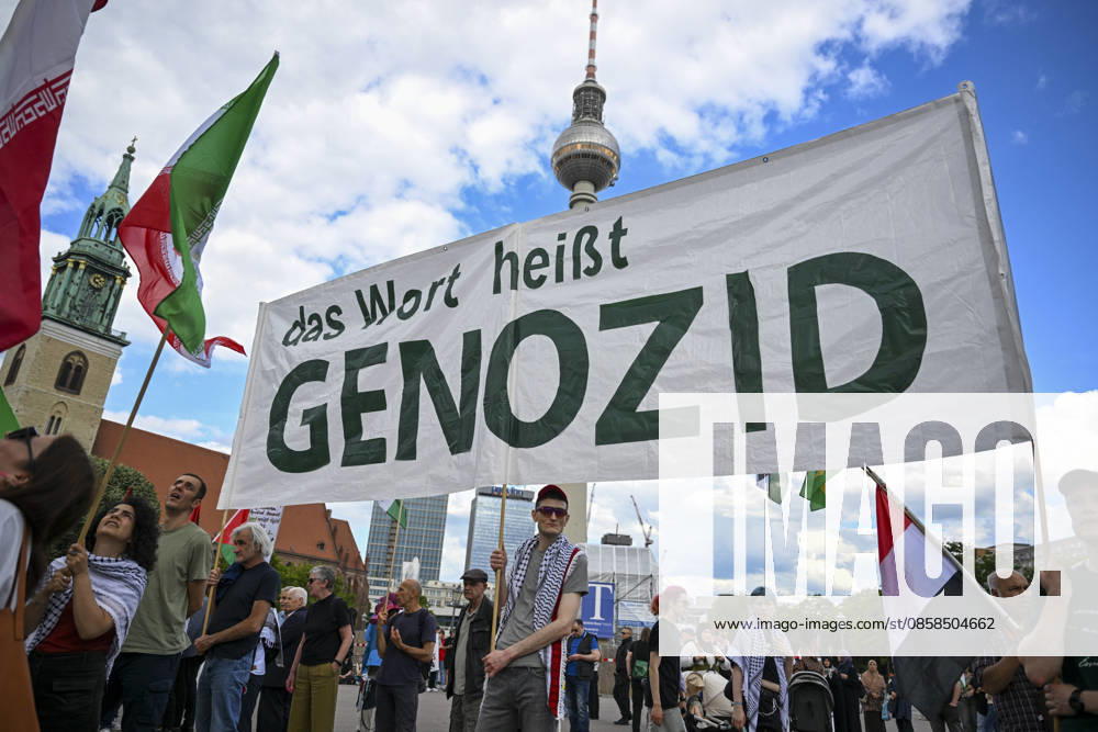Demonstration in support of Palestine in Berlin BERLIN, GERMANY - JUNE 06: People gather at Neptunbrunnen Square to show solidarity with Palestine and protest against Israel, marching to Potsdamer Platz in Berlin, Germany on June 06, 2026. Halil Sagirkaya Anadolu Berlin Germany. Editorial use only. Please get in touch for any other usage.