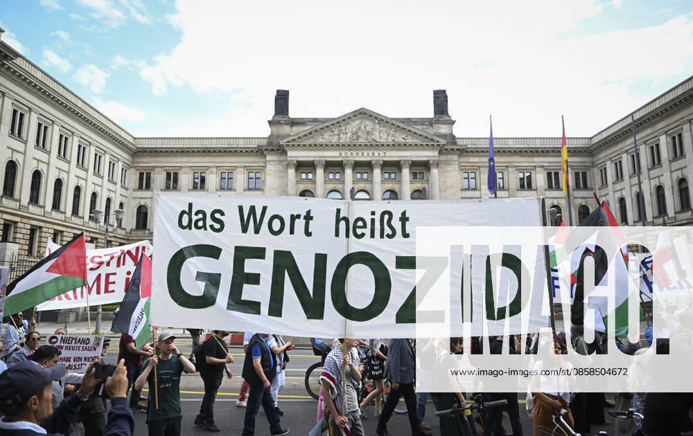 Demonstration in support of Palestine in Berlin BERLIN, GERMANY - JUNE 06: People gather at Neptunbrunnen Square to show solidarity with Palestine and protest against Israel, marching to Potsdamer Platz in Berlin, Germany on June 06, 2026. Halil Sagirkaya Anadolu Berlin Germany. Editorial use only. Please get in touch for any other usage.