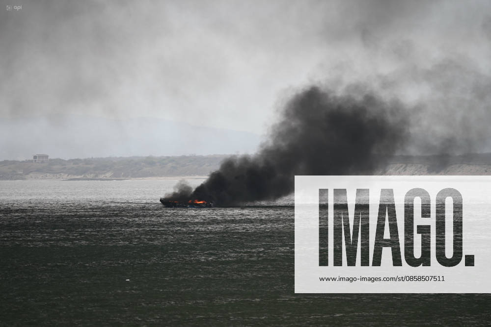 MANTA FIRE BOATS Manta, June 06, 2026 Fire of several boats in the Port of Manta API PHOTO ARIEL OCHOA Manta Manta ManaboÂ Ecuador DIS MANTA FIRE BOATS 4769db7c1f63249c6244f3c7d53990e0